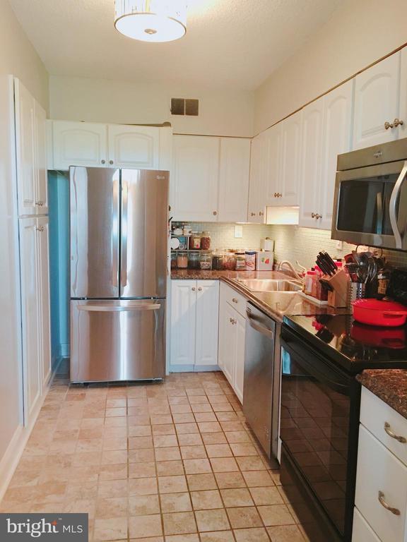 5500 Holmes Run Pkwy in Alexandria, VA - Building Photo - Building Photo