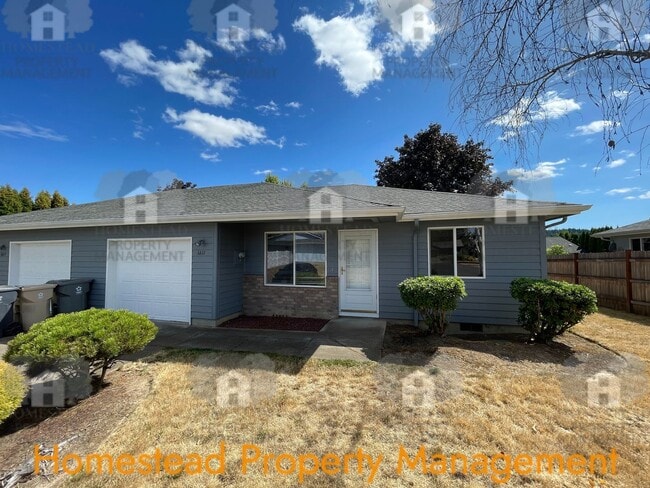 property at 1611-1613 SE Cortland Ave