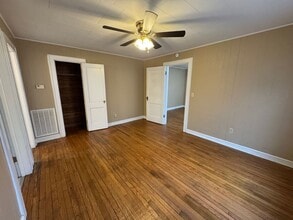 402 N 8th St in Murray, KY - Building Photo - Building Photo