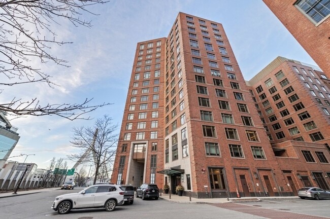 property at 100 Lovejoy Wharf