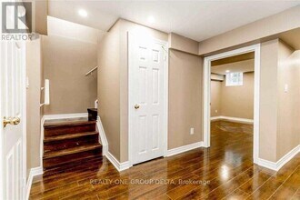 8 Charlemagne Ave in Barrie, ON - Building Photo - Building Photo