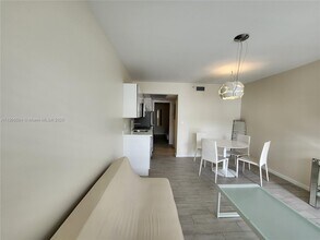 1601 Meridian Ave in Miami Beach, FL - Building Photo - Building Photo