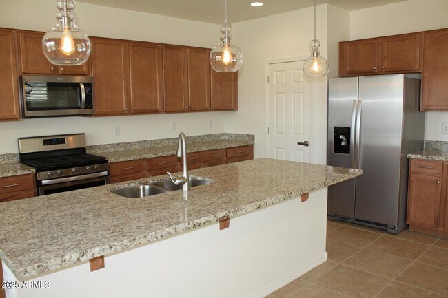 2319 E Harwell Rd in Phoenix, AZ - Foto de edificio - Building Photo
