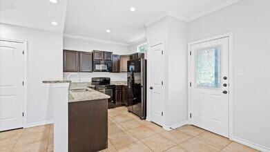 6962 Lakeview Dr. in San Antonio, TX - Building Photo - Building Photo