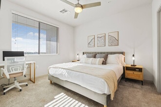 711 W Broadway Rd in Tempe, AZ - Foto de edificio - Building Photo