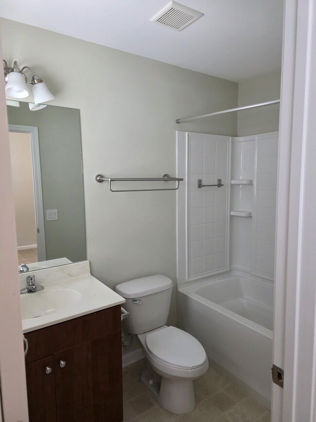 76 Winter Lake Cir in Savannah, GA - Building Photo - Building Photo