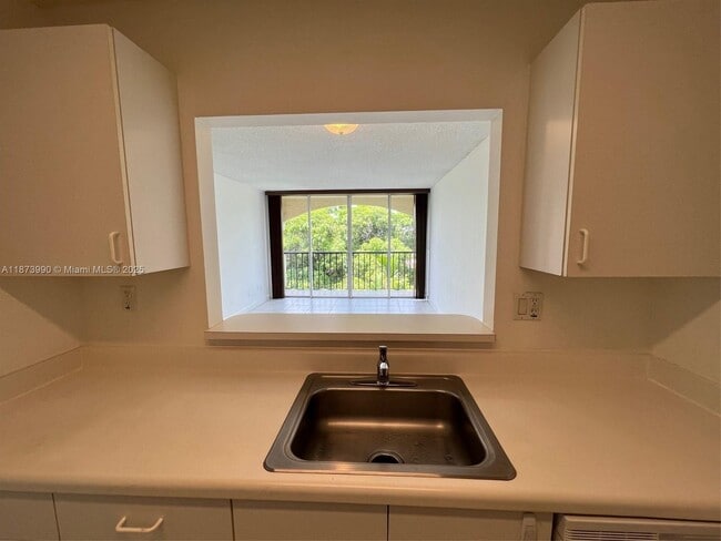 2160 SW 16th Ave in Miami, FL - Building Photo - Building Photo