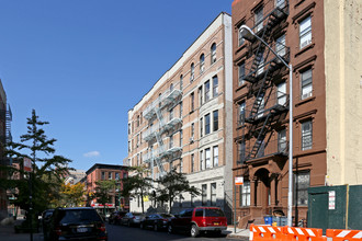 Northpoint Towers in New York, NY - Building Photo - Building Photo