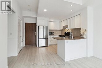 2 Maison Parc Ct in Vaughan, ON - Building Photo - Building Photo