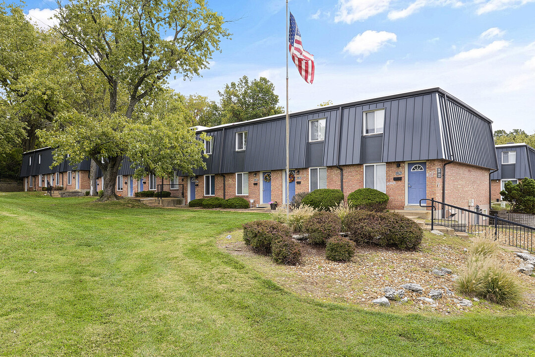 Westport Crossing Apartments in St. Ann, MO - Foto de edificio