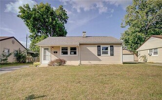 8218 E 50th St in Indianapolis, IN - Building Photo