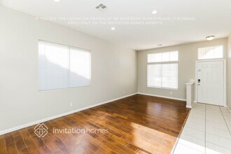 8738 Running Waters Ct in Las Vegas, NV - Foto de edificio - Building Photo