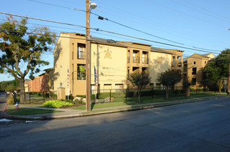 Birchwood Apartment Homes in Dallas, TX - Foto de edificio - Building Photo