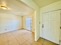 5815 Schooner Way in Tampa, FL - Foto de edificio - Building Photo