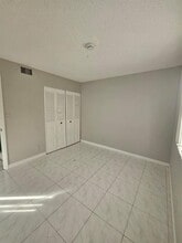 10037 Winding Lake Rd in Sunrise, FL - Foto de edificio - Building Photo