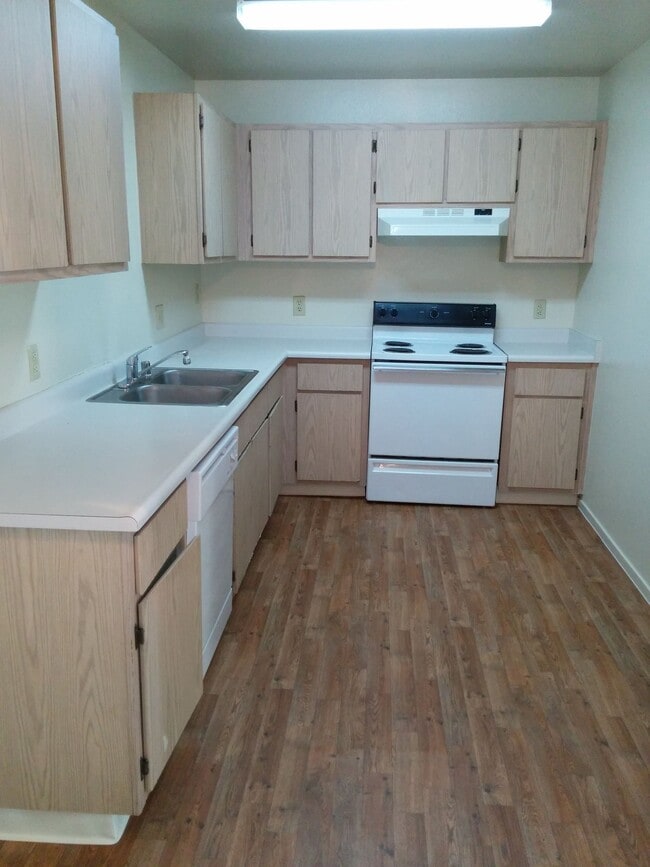 Kent Place in Elk Grove, CA - Building Photo - Building Photo