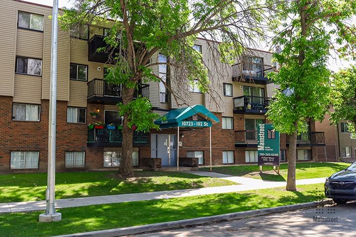 Twilight Manor in Edmonton, AB - Building Photo