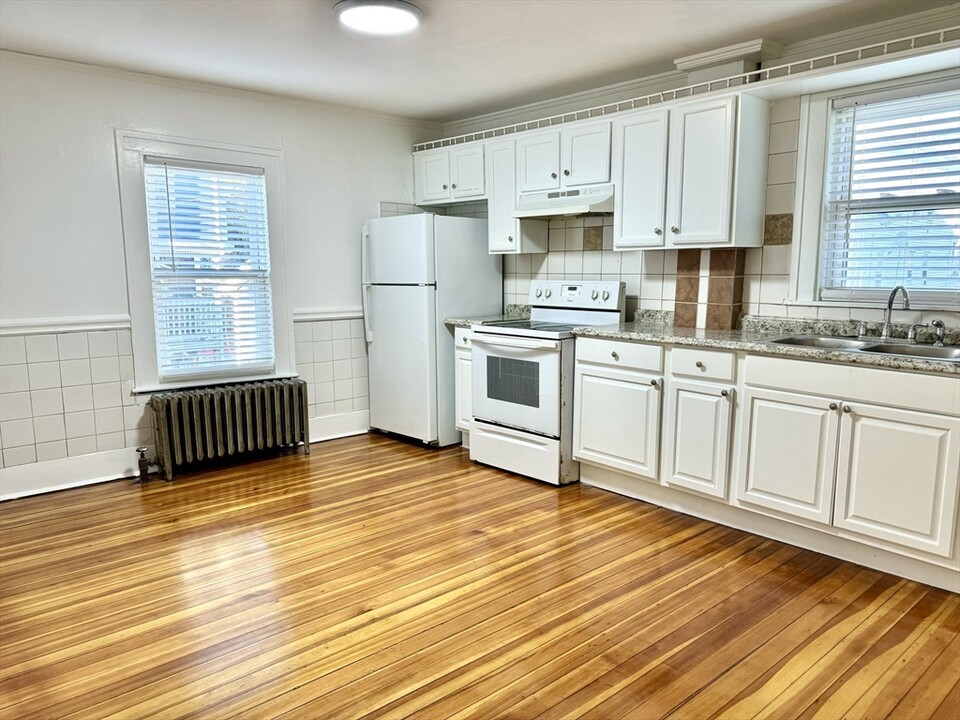 23 Kenwood Terrace-Unit -1 in Lynn, MA - Building Photo
