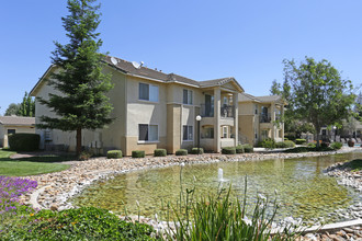 Village Terrace in Merced, CA - Foto de edificio - Building Photo