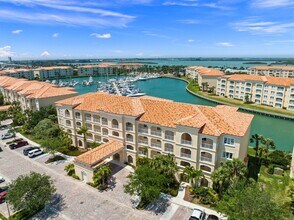 17 Harbour Isle Dr W in Fort Pierce, FL - Building Photo - Building Photo