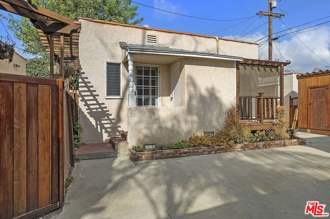 4044 Huron Ave in Culver City, CA - Building Photo - Building Photo