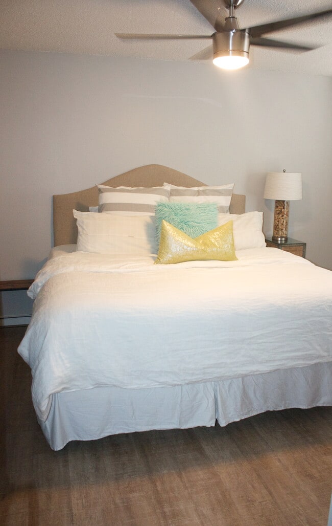 3408 Dolphin Dr in Austin, TX - Foto de edificio - Building Photo