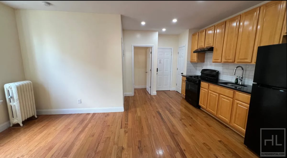 673 Watkins St in Brooklyn, NY - Building Photo