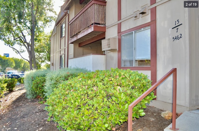 5462 Adobe Falls Rd, Unit 7 in San Diego, CA - Building Photo - Building Photo