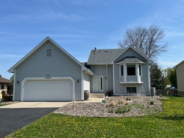 17272 Fireside Ln in Farmington, MN - Building Photo