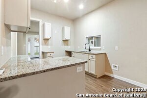 1010 W Lynwood Ave in San Antonio, TX - Foto de edificio - Building Photo
