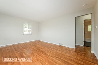 1031 Greenlawn Dr in Pittsburgh, PA - Building Photo - Building Photo