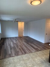 3075-3095-3095 NE 7th Ct in Gresham, OR - Building Photo - Building Photo