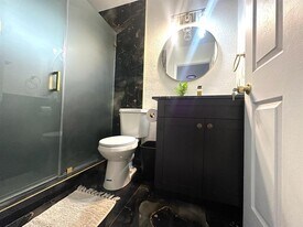 1682 NE 146th St in Miami, FL - Building Photo