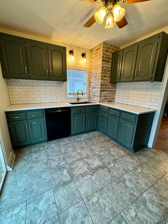 2225 26th St in Rock Island, IL - Building Photo - Building Photo