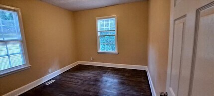 1290 Cahaba Dr SW in Atlanta, GA - Building Photo - Building Photo