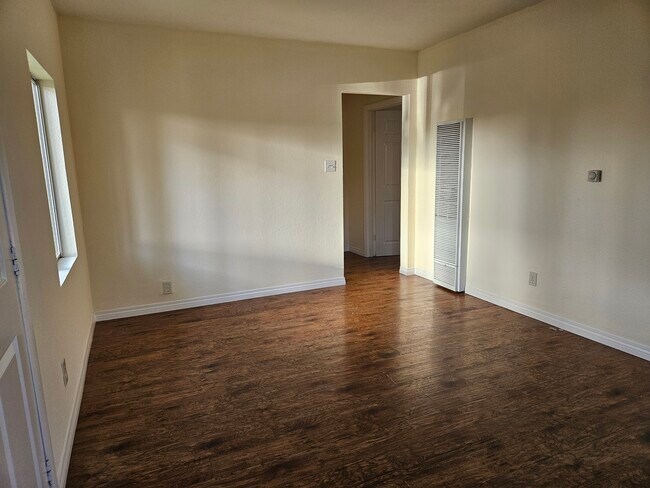 1408 N Willowbrook Ave, Unit 1408 in Compton, CA - Building Photo - Building Photo