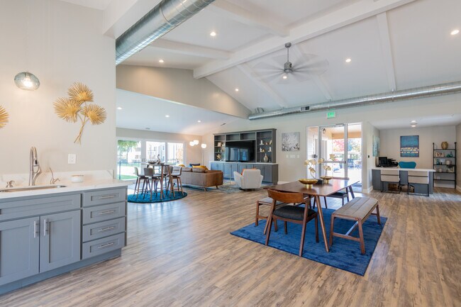Greenback Terrace Apartments in Citrus Heights, CA - Building Photo - Building Photo