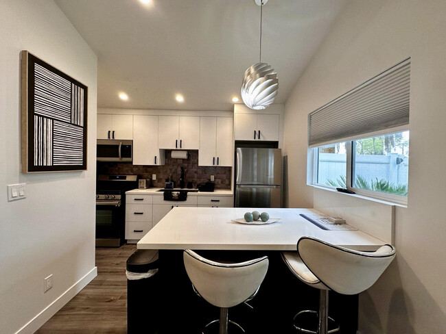 22949 Valerio St in Los Angeles, CA - Building Photo - Building Photo