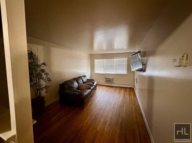 METCALF AVENUE, BRONX, Unit 3 in Bronx, NY - Building Photo - Building Photo