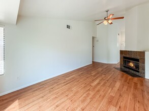 376 Falconfire Way in San Diego, CA - Building Photo - Building Photo
