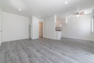 del14648 in Van Nuys, CA - Building Photo - Interior Photo