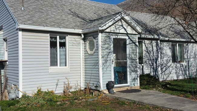 547 E 100 N in Centerville, UT - Foto de edificio - Building Photo