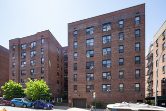 6400 Saunders St in Rego Park, NY - Building Photo - Building Photo