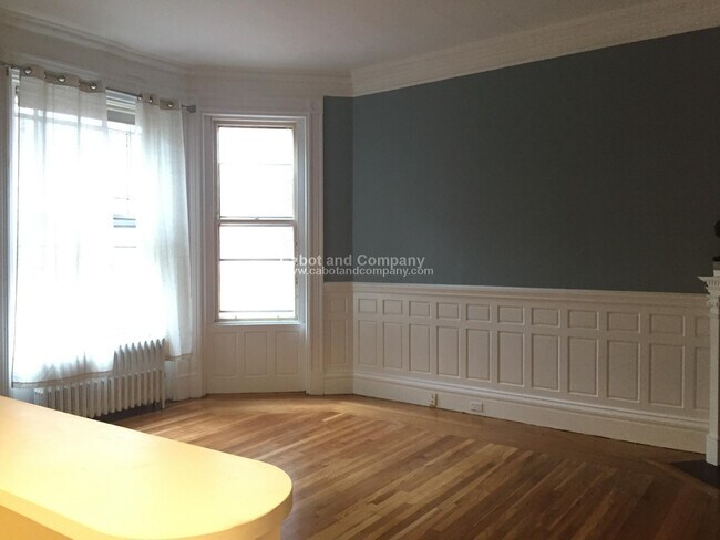 295 Newbury St, Unit 2