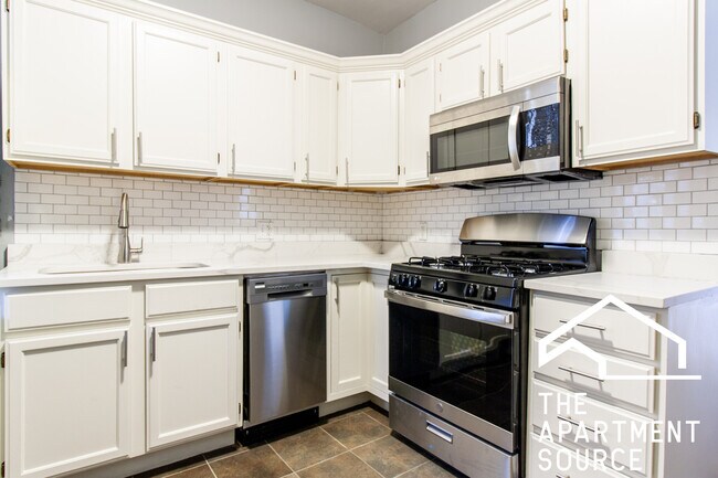 3036 N Seminary Ave, Unit 4