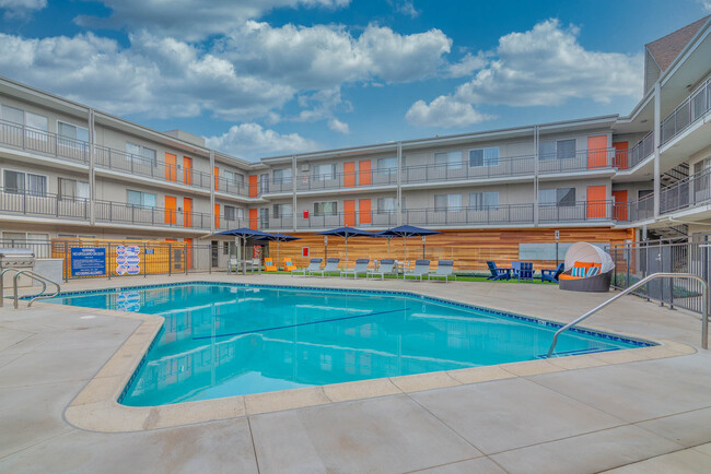 Apex Apartments in Costa Mesa, CA - Building Photo - Building Photo