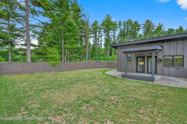 422 Wittenberg Rd in Bearsville, NY - Building Photo - Building Photo