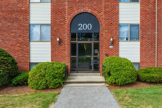 Skyline Commons in Dracut, MA - Foto de edificio - Building Photo