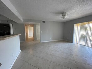 5560 NW 61st St in Coconut Creek, FL - Building Photo - Building Photo