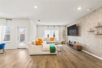 755 Amelia Ct in Pilot Point, TX - Building Photo - Building Photo